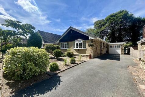 North Wood Park, Kirkburton, HD8 0PY 3 bed detached bungalow for sale