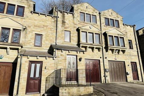 Springfield Lane, Kirkburton... 3 bed townhouse for sale