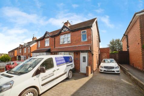 2 bedroom semi-detached house for sale