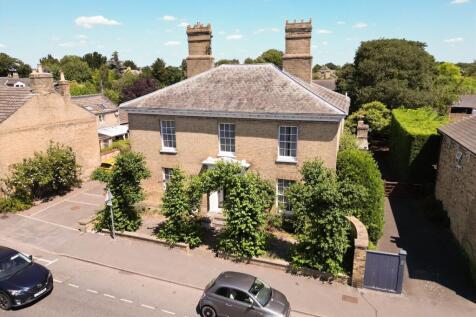6 bedroom detached house for sale