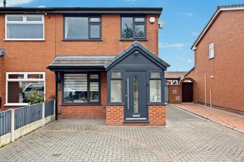 Pewfist Green, Westhoughton, BL5 3 bed semi