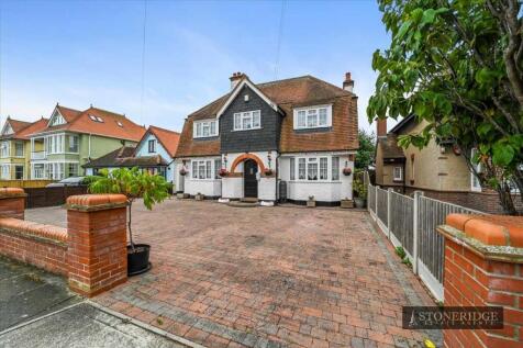 Clacton on Sea CO15 4 bed detached house for sale