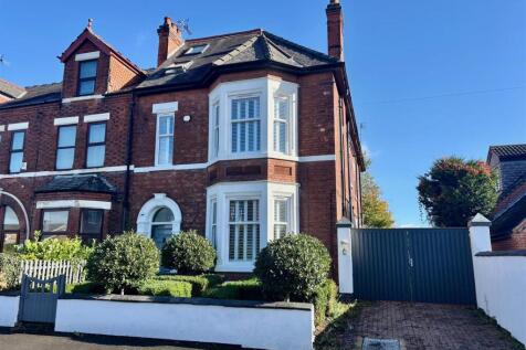 6 bedroom detached house for sale