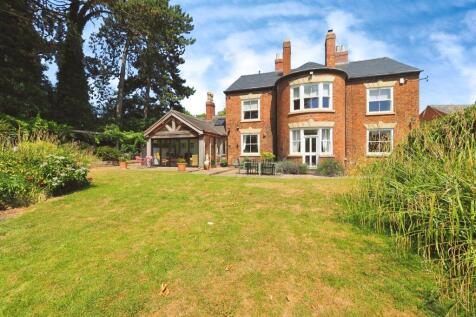 5 bedroom detached house for sale