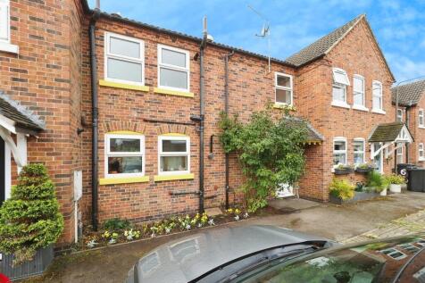 3 bedroom town house for sale
