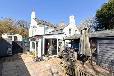 2 bedroom semi-detached house for sale