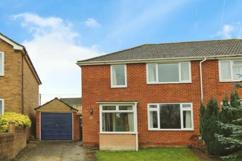 3 bedroom semi-detached house for sale