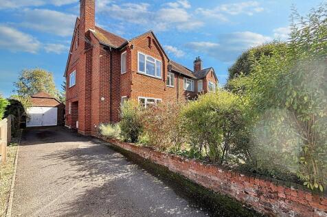 3 bedroom semi-detached house for sale