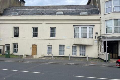 Studio flat for sale