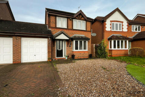 3 bedroom link detached house for sale
