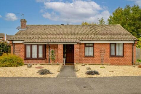 Poveys Mead, Kingsclere RG20 3 bed detached bungalow for sale