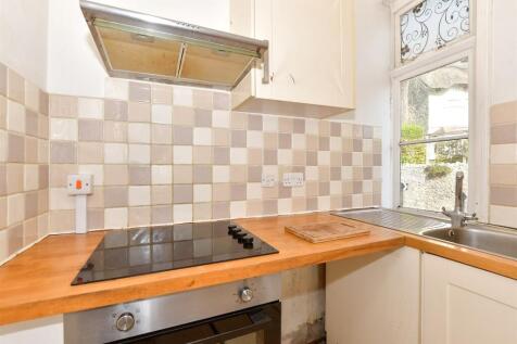 2 bedroom ground floor flat for sale