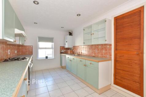 2 bedroom maisonette for sale