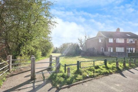 2 bedroom maisonette for sale