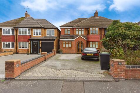 4 bedroom semi-detached house for sale