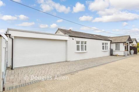 2 bedroom semi-detached bungalow for sale