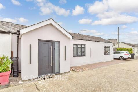 The Bungalows, Ilford IG6 3 bed bungalow for sale