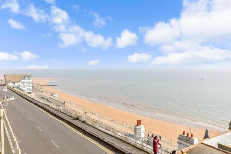 Studio flat for sale