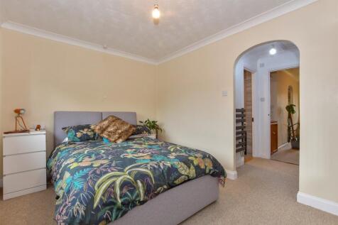 1 bedroom maisonette for sale
