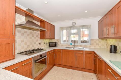 3 bedroom link detached house for sale