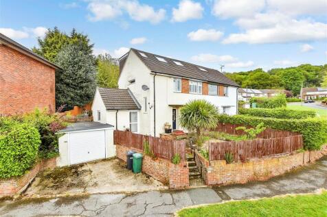 Blackthorn Road, Reigate RH2 3 bed semi