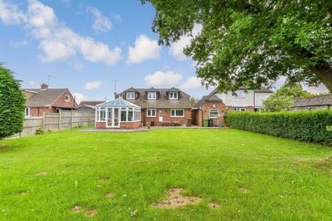 Station Road, Headcorn TN27 3 bed detached house for sale