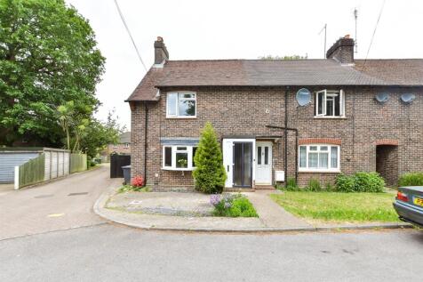 Sackville Gardens, East Grinstead RH19 3 bed end of terrace house for sale