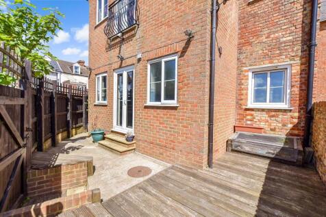 2 bedroom ground floor flat for sale