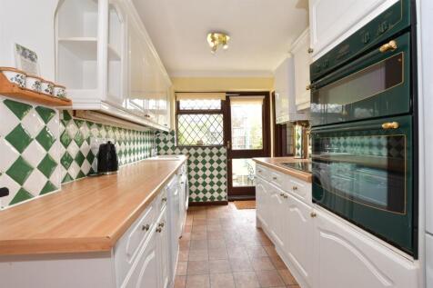 High Meadows, Chigwell IG7 3 bed terraced house for sale