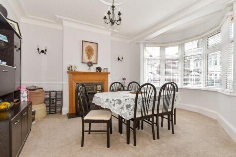 5 bedroom end of terrace house for sale