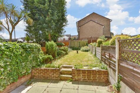 3 bedroom town house for sale
