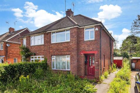 Redford Avenue, Horsham RH12 3 bed semi