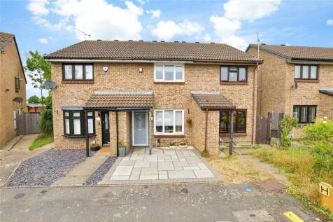 Sarre Avenue, Hornchurch RM12 2 bed terraced house for sale