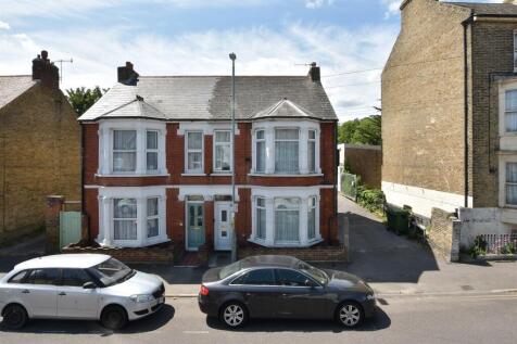 4 bedroom semi-detached house for sale