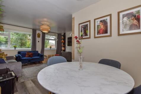 3 bedroom town house for sale