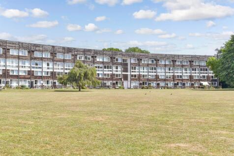 2 bedroom maisonette for sale