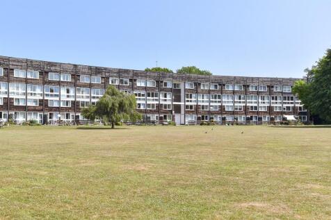 Hailey Place, Cranleigh GU6 2 bed maisonette for sale