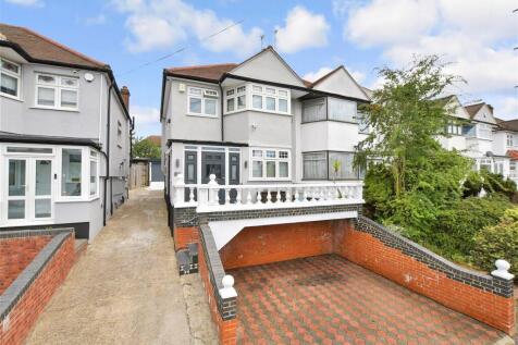 Southend Road, Woodford Green IG8 3 bed semi