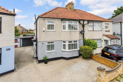 3 bedroom link detached house for sale