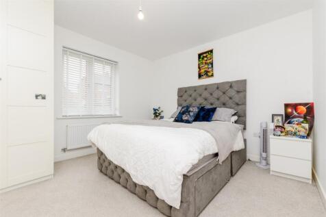 1 bedroom ground floor flat for sale