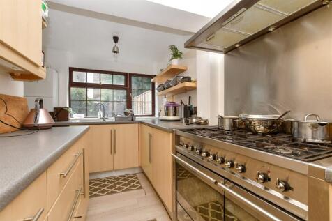 Clifton Road, Wallington SM6 3 bed semi
