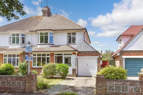 Parkside Avenue, Littlehampton BN17 4 bed semi