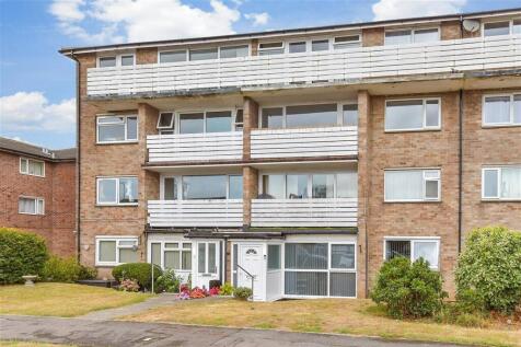Walderton House, Havant PO9 2 bed flat for sale