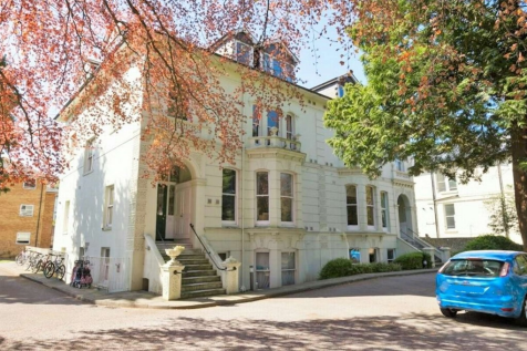 Carlton House, Brighton BN1 1 bed ground floor flat for sale