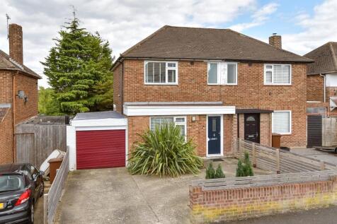 Barberry Avenue, Chatham ME5 2 bed semi