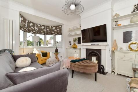 3 bedroom maisonette for sale