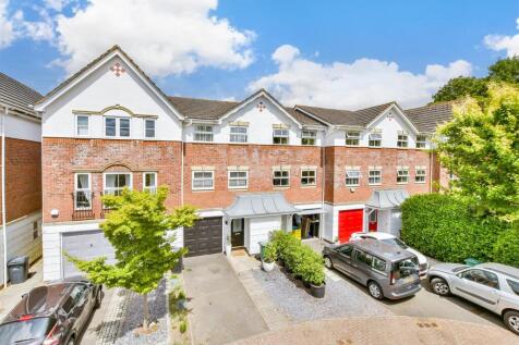 Grosvenor Mews, Reigate RH2 3 bed townhouse for sale