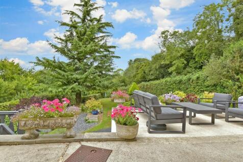 4 bedroom detached bungalow for sale