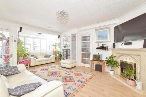 4 bedroom link detached house for sale