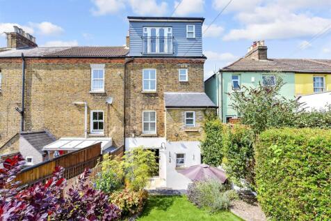3 bedroom end of terrace house for sale